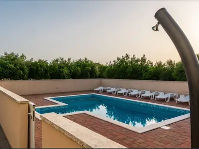 PoolOfHouse