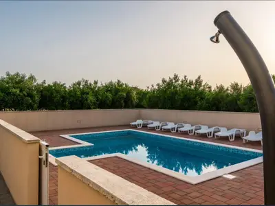 PoolOfHouse