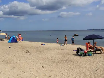 Viel Platz am Badestrand