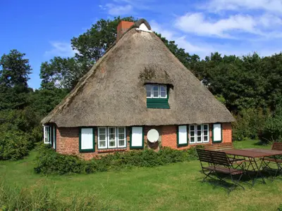 Reetdachkate direkt am Strand