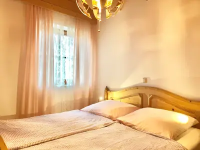 Schlafzimmer 1 mit Doppelbett im EG