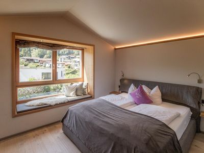 Master Bedroom mit Fenstersitz