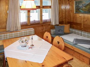 24002324-Ferienhaus-6-Wald am Arlberg-300x225-1