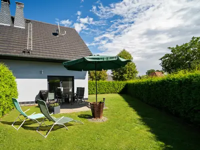 Ferienhaus VierSeen Walow - Terasse und Garten