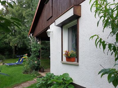 Haus mit Weg zur Terrasse