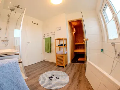 Sauna, Dusche und Badewanne