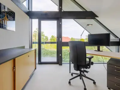 Ferienhaus HUF-Haus in Waren (Waren Müritz) Arbeitsplatz mit Bildschirm