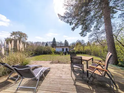 Ferienhaus Große Sommerliebe Waren ( Müritz) Blick in den Garten - scfhöner Blick ins Grüne