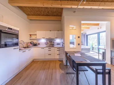 Ferienhaus Große Sommerliebe Waren ( Müritz) - großzügige Küche mit Sitzbereich