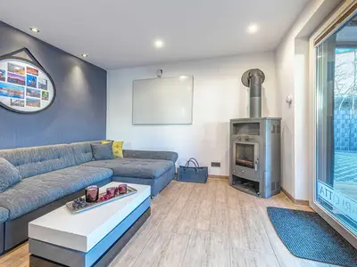 Ferienhaus Charlotta Waren (Müritz) - Wohnzimmer mit Kamin