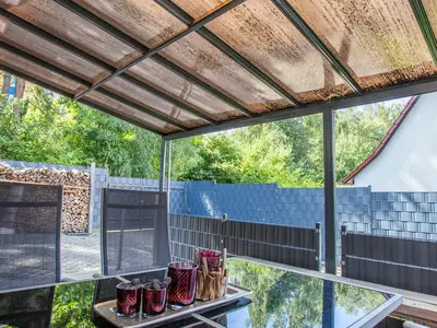 Ferienhaus Charlotta Waren (Müritz) - gr0ße Terrasse mit Grillplatz