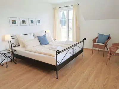 Schlafzimmer 2