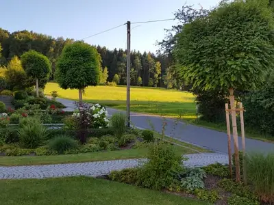 Vorgarten am Haus m.