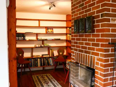 Bibliothek im Wohnzimmer - EG