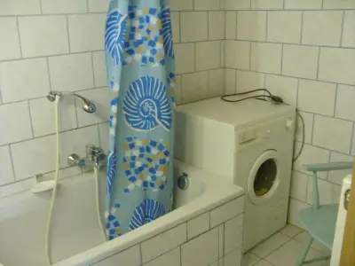 Badewanne und Waschmaschine