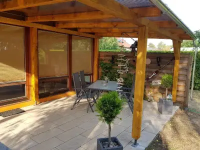 Terrasse. Ihre Terrasse zum essen und grillen
