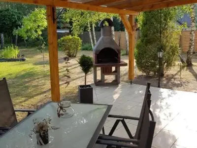 Garten. Das Überdach für die Terrasse macht Ihren Platz draußen noch schöner.