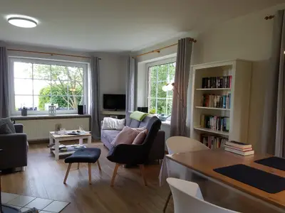 Wohnzimmer mit Bücherecke