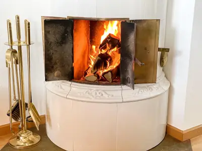 Kamin-/Ofen