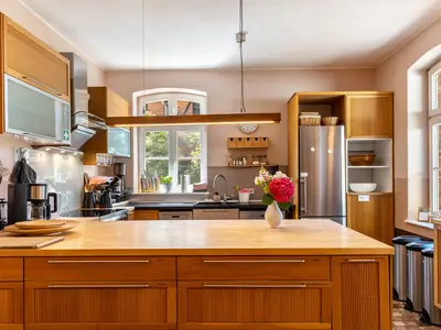 KITCHEN, INSIDE