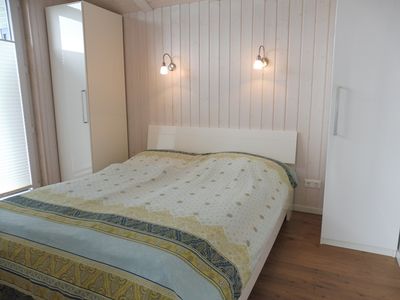 1. Schlafraum mit Doppelbett (1,60 x 2 m)