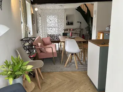 Sicht vom Terrassenfenster in den Raum