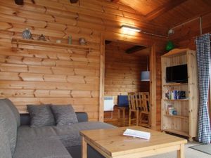 Wohnbereich. dieSeeSucht® - Lodge am Fjord (Wohnbereich, Hintergrund Essecke)