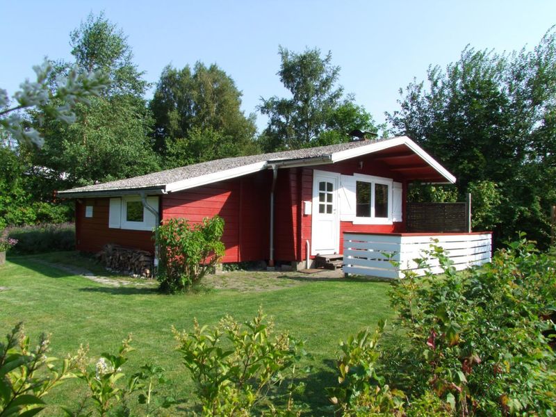 Außenansicht des Gebäudes. dasMeerchen® - Cottage am Fjord (Aussenansicht mit Garten)