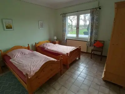 Zweibett-Schlafzimmer