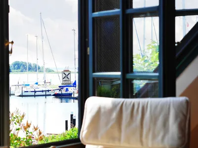 Maritimes Flair pur: Kleines Vintage-Ferienhaus mit Meerblick direkt am Hafen.