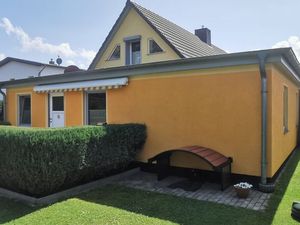 23974824-Ferienhaus-4-Wiek auf Rügen-300x225-3