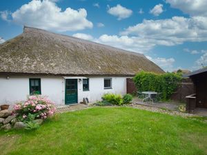 23957296-Ferienhaus-4-Wiek auf Rügen-300x225-0