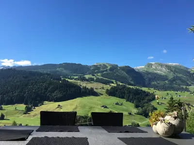 Bereit zum Frühstück auf der Terrasse