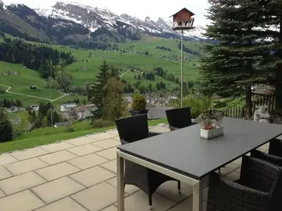 Terrasse mit Esstisch Sommer