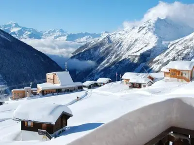 Blick vom Balkon zur Bergstation