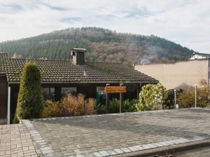 22404537-Ferienhaus-6-Winterberg-300x225-1