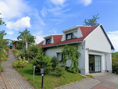 Außenseite Ferienhaus [Sommer]