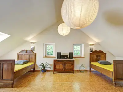 Königskerze Galerie mit zwei Einzelbetten