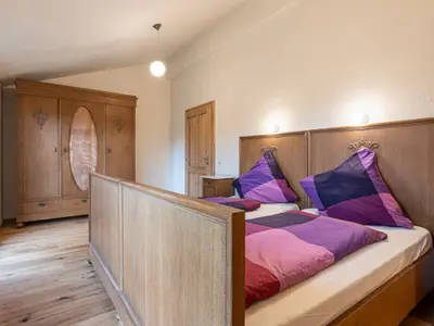 Glockenblume Schlafzimmer mit Doppelbett