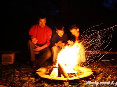 Abends am Lagerfeuer