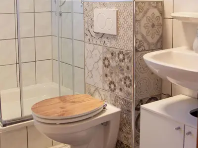 Badezimmer mit Dusche