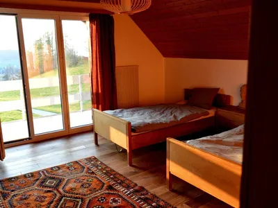 Schlafzimmer nach Westen mit Balkon
