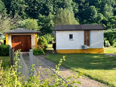 Zufahr und Parkplatz