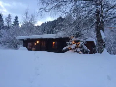 Außenseite Ferienhaus [Winter]