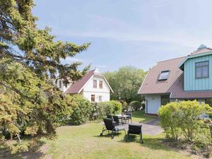 24038926-Ferienhaus-6-Wustrow (Ostseebad)-300x225-1