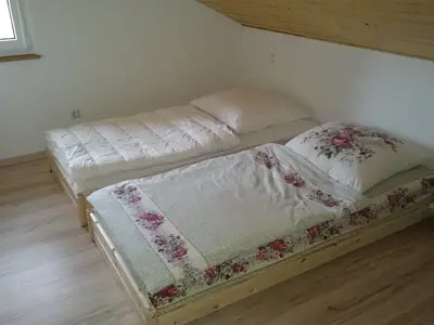 Schlafzimmer 1