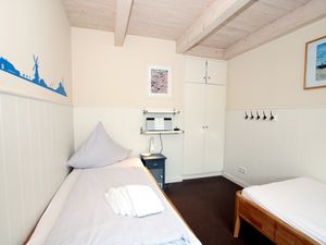 23966743-Ferienhaus-4-Wyk auf Föhr-300x225-5