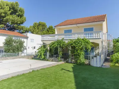 Ferienhaus für 8 Personen (120 m²) in Žaborić 2/10