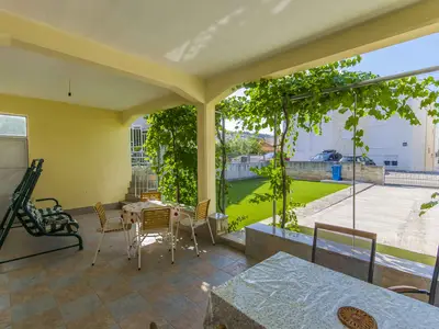 Ferienhaus für 8 Personen (120 m²) in Žaborić 5/10