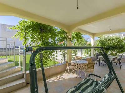 Ferienhaus für 8 Personen (120 m²) in Žaborić 6/10